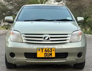 Toyota IST 2006 Green