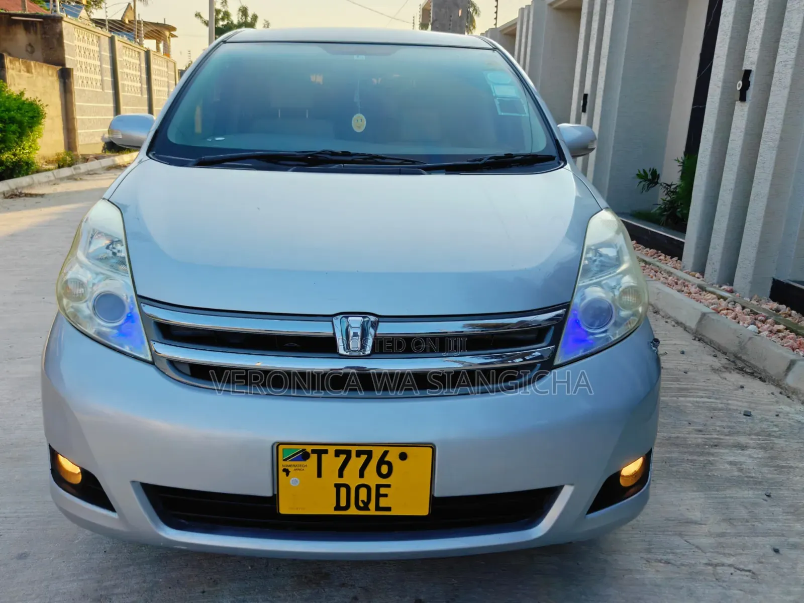 Toyota ISIS 2006 Silver