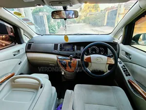 Toyota ISIS 2006 Silver