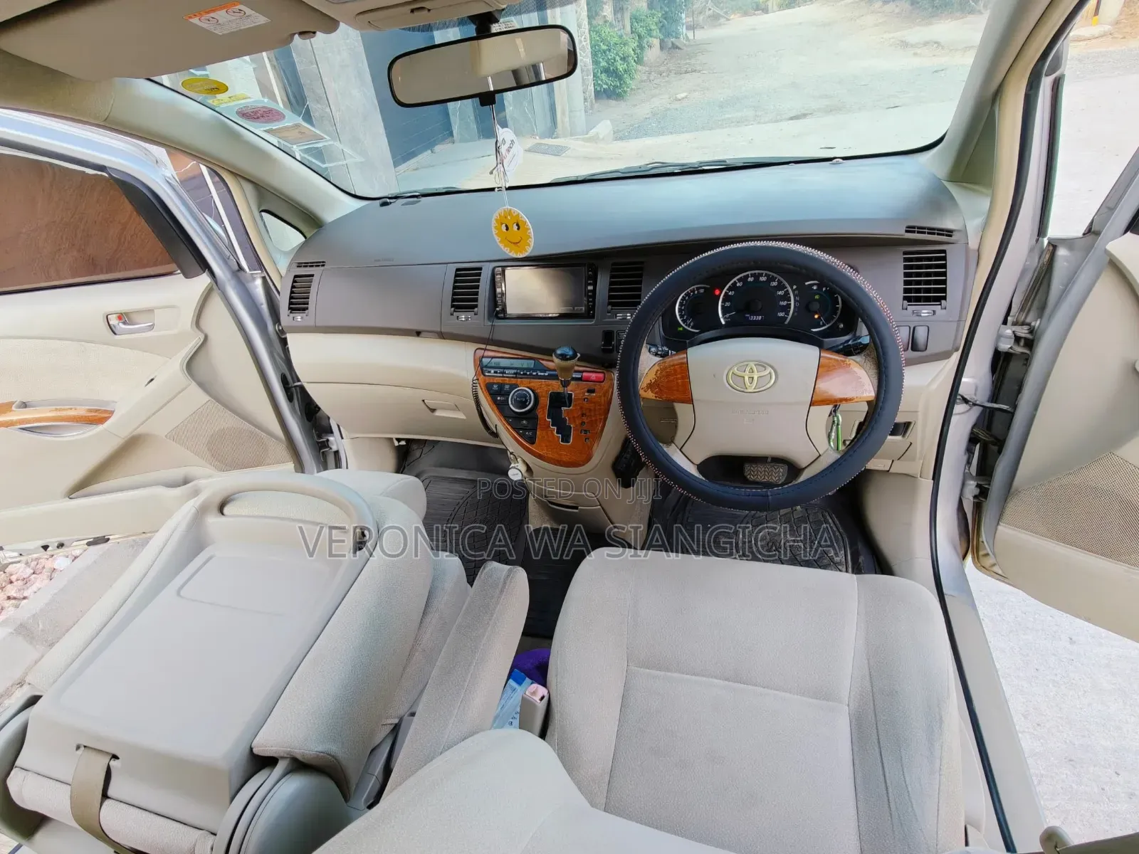 Toyota ISIS 2006 Silver