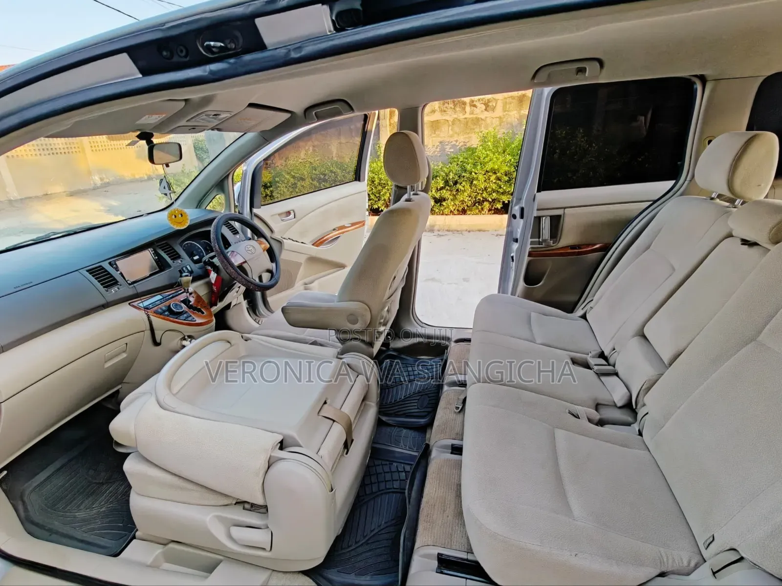 Toyota ISIS 2006 Silver