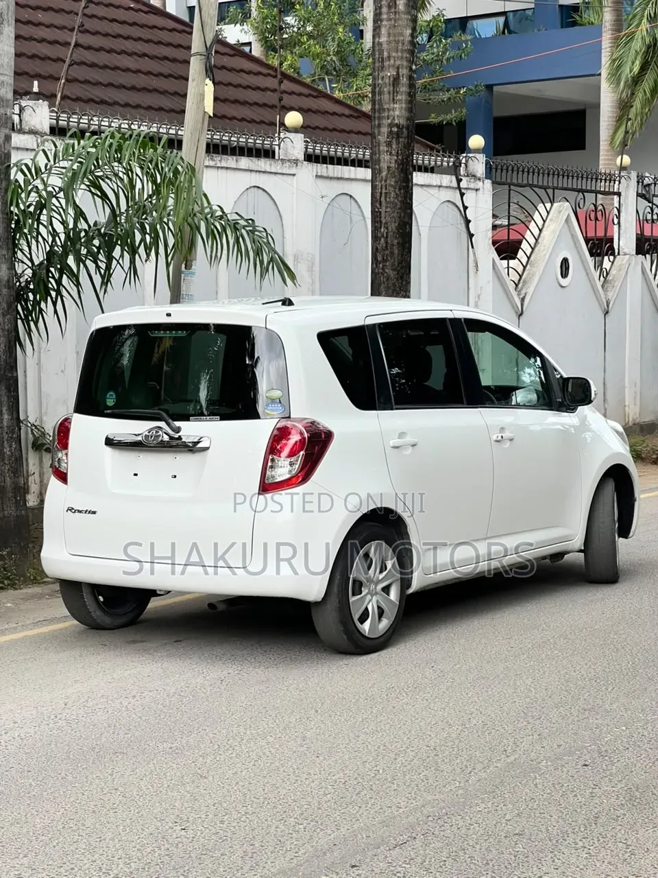 Toyota Ractis 2010 White