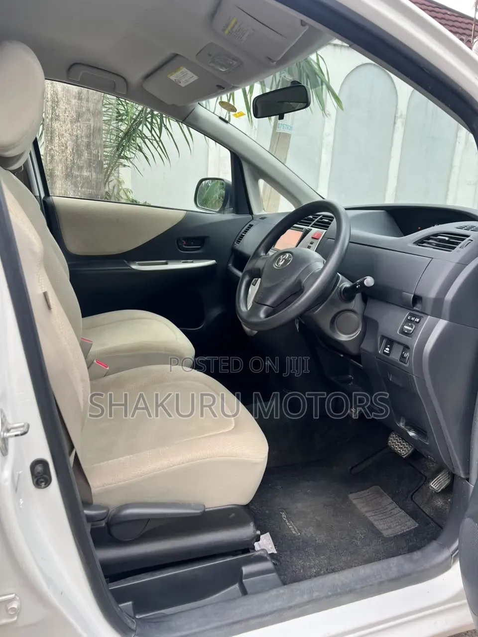 Toyota Ractis 2010 White