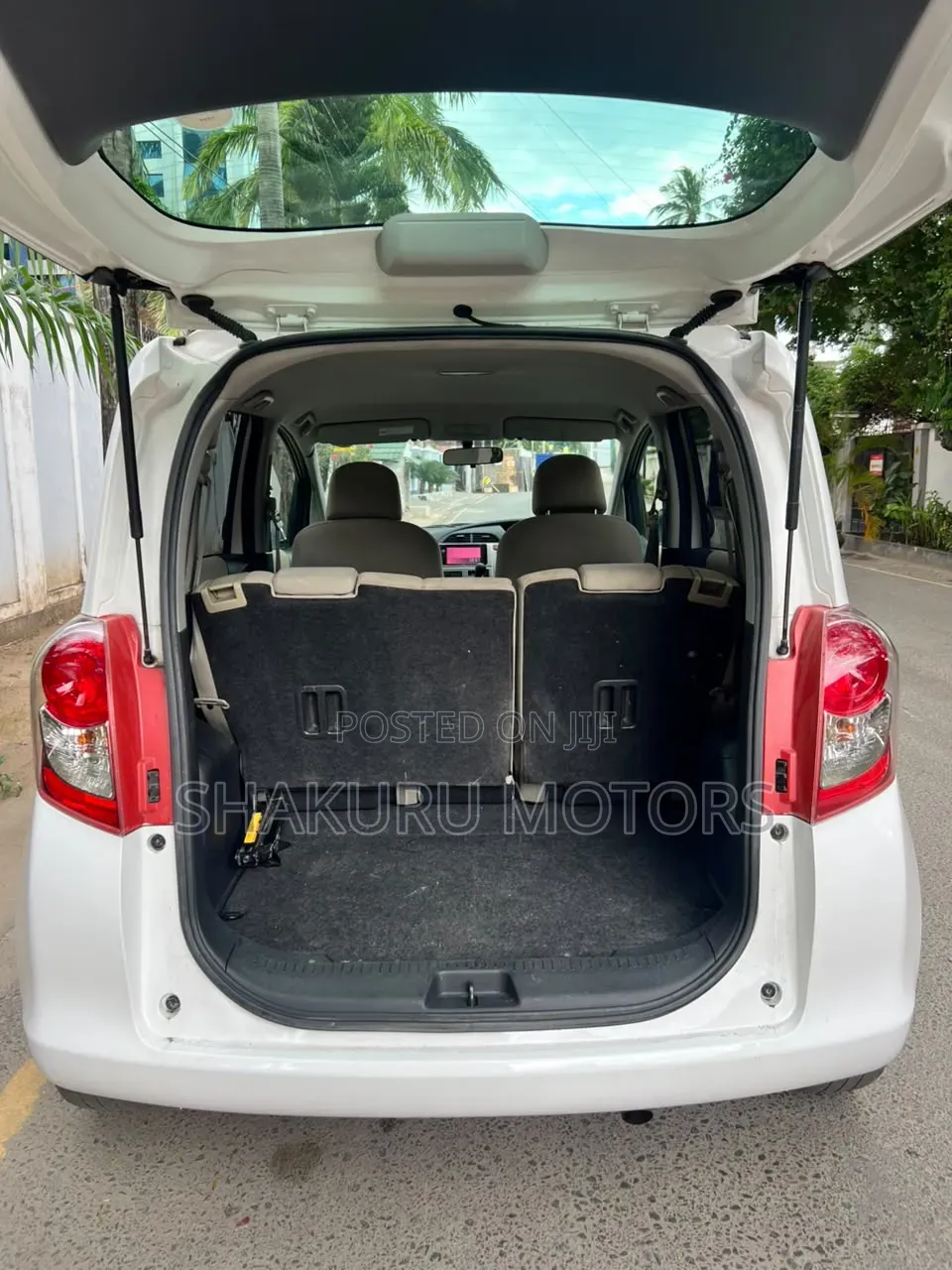 Toyota Ractis 2010 White