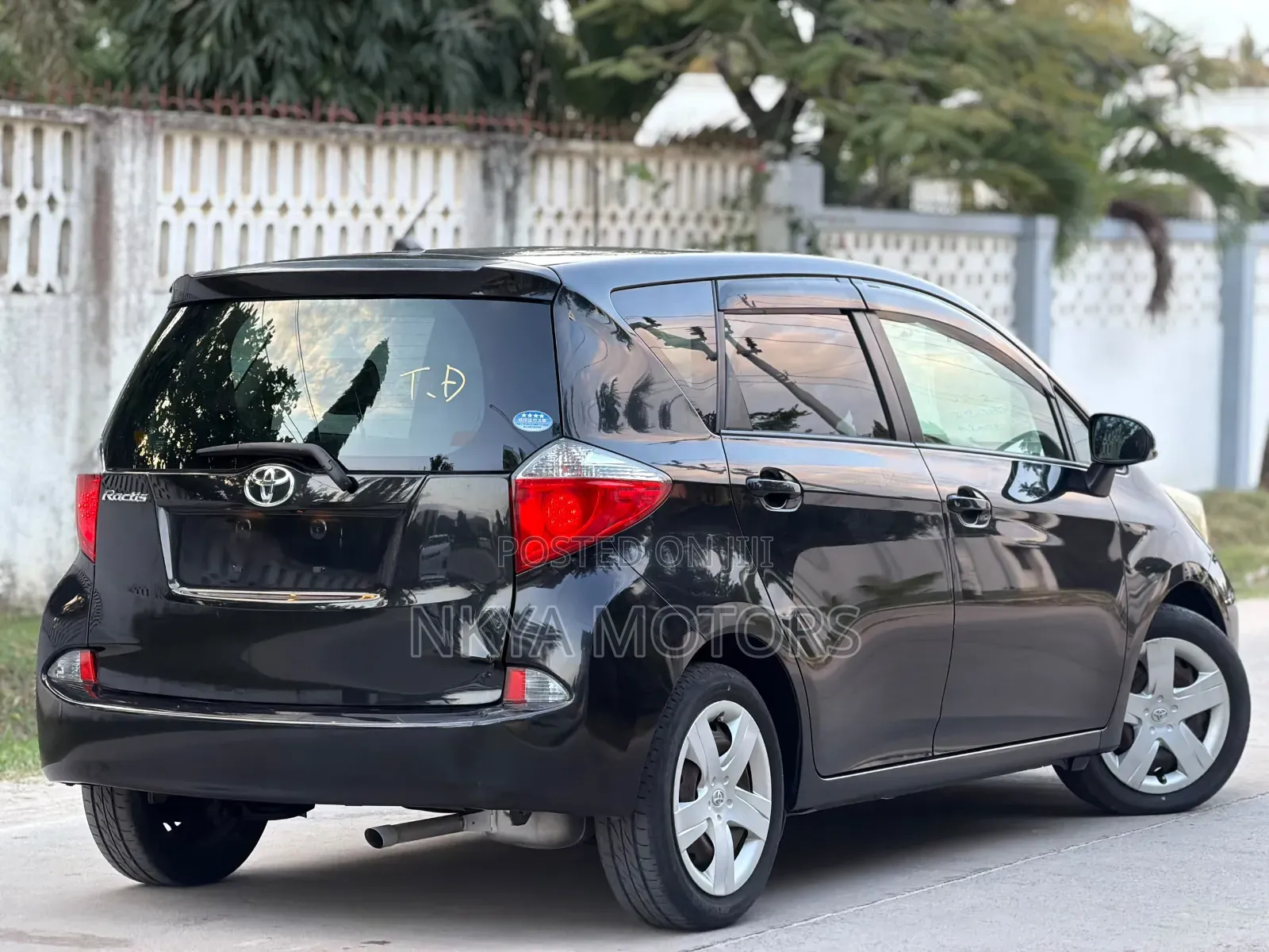 Toyota Ractis 2012 Black