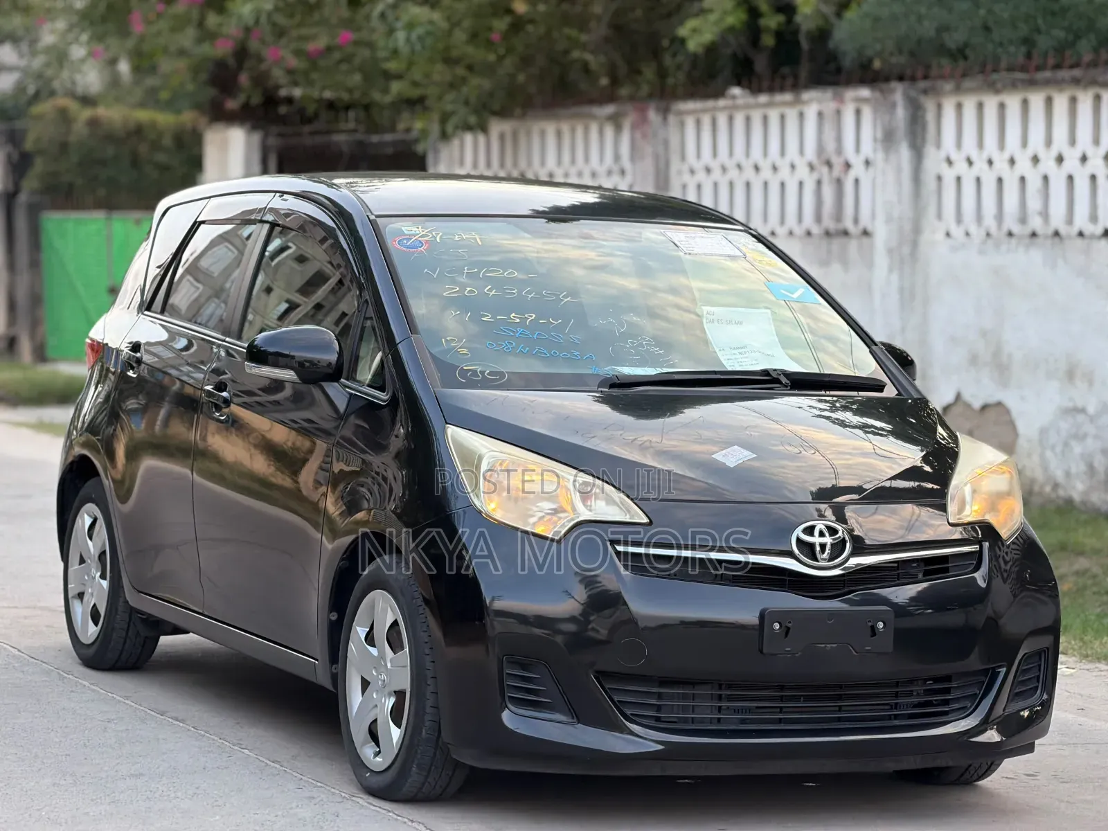 Toyota Ractis 2012 Black