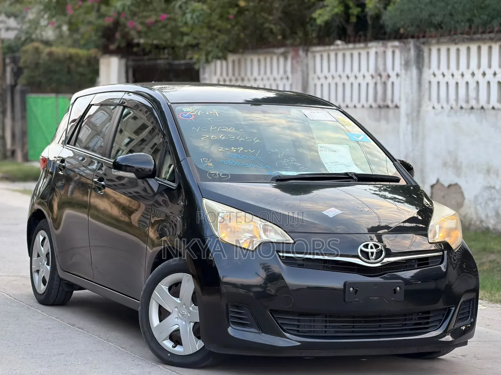 Toyota Ractis 2012 Black
