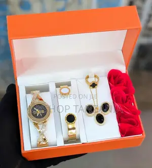 Women's Luxury and Wristwatch Gift Set Featuring Gold-Colored Metal