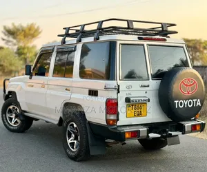 Toyota Land Cruiser 2010 White
