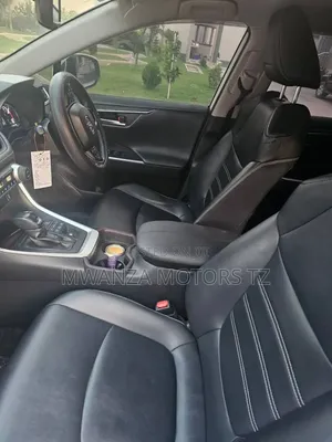Toyota RAV4 Hybrid 2021 White