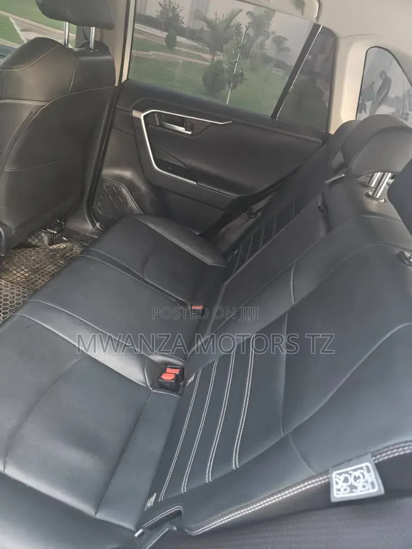 Toyota RAV4 Hybrid 2021 White