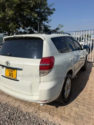 Toyota Vanguard 2008 White
