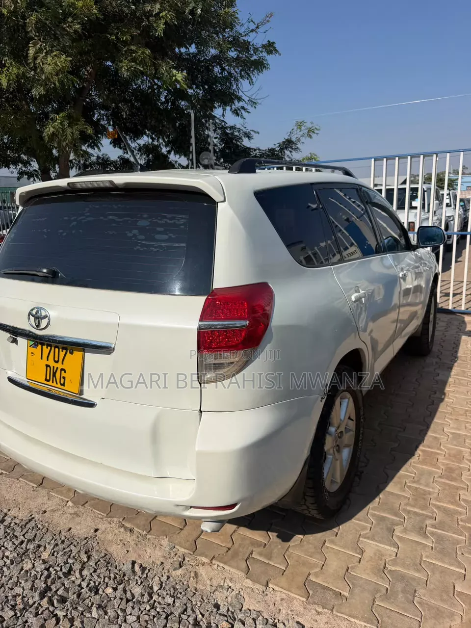 Toyota Vanguard 2008 White