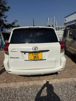 Toyota Vanguard 2008 White