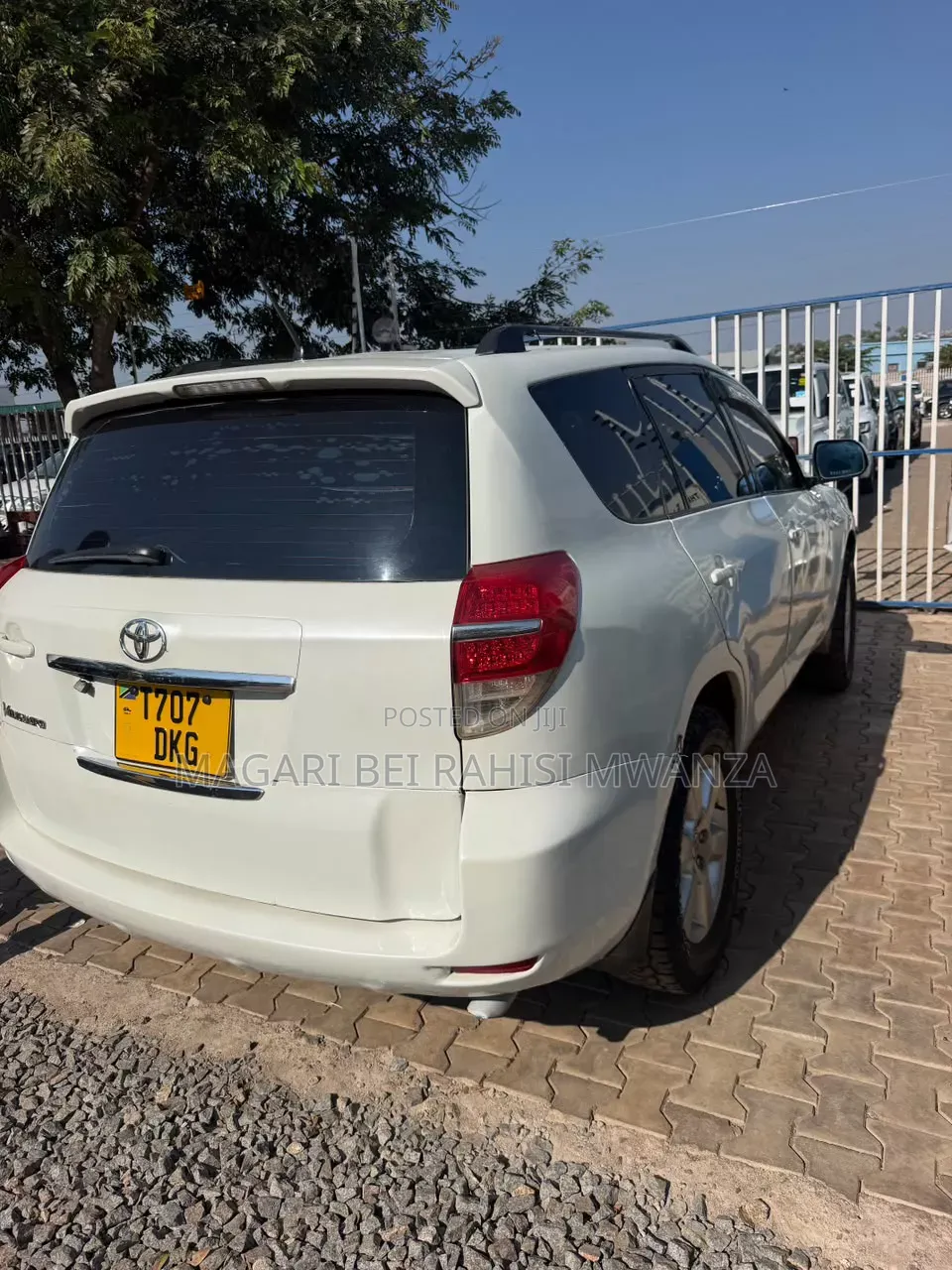 Toyota Vanguard 2008 White
