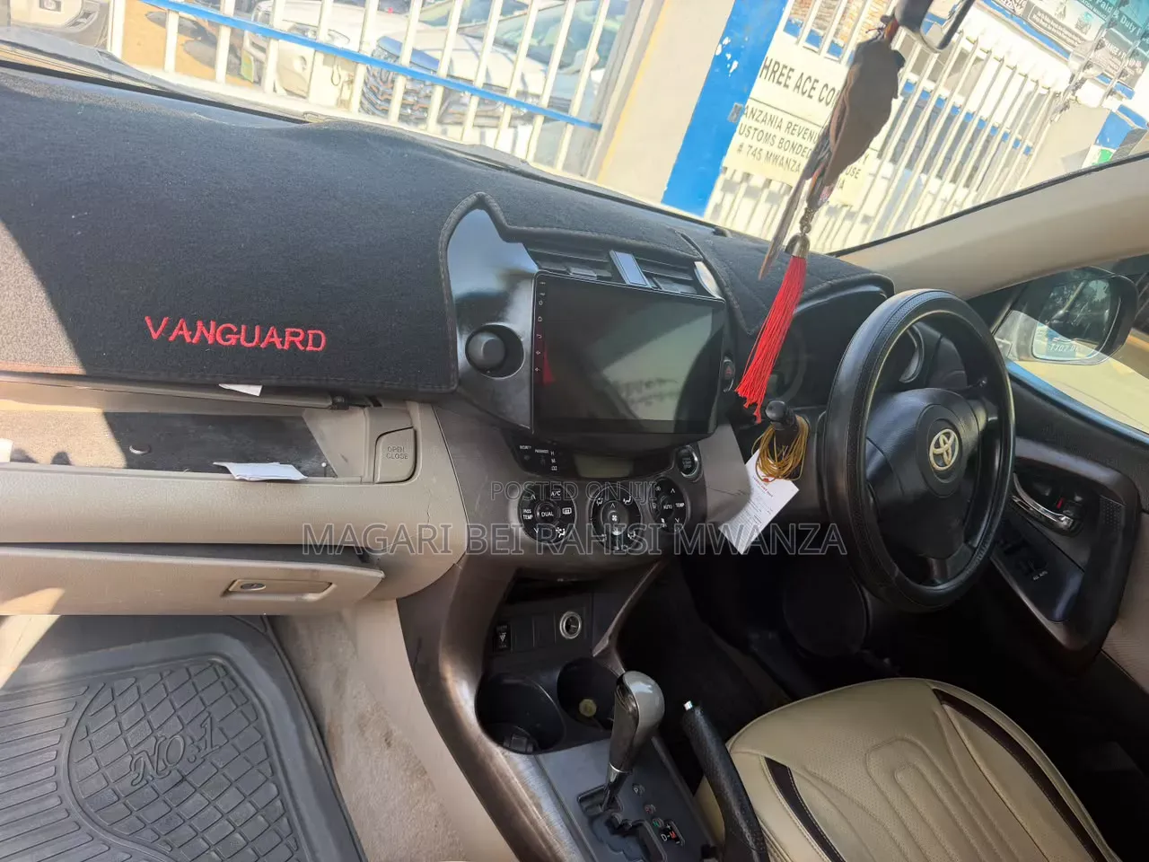 Toyota Vanguard 2008 White