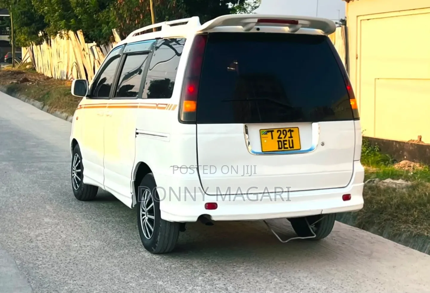Toyota Noah 2001 White