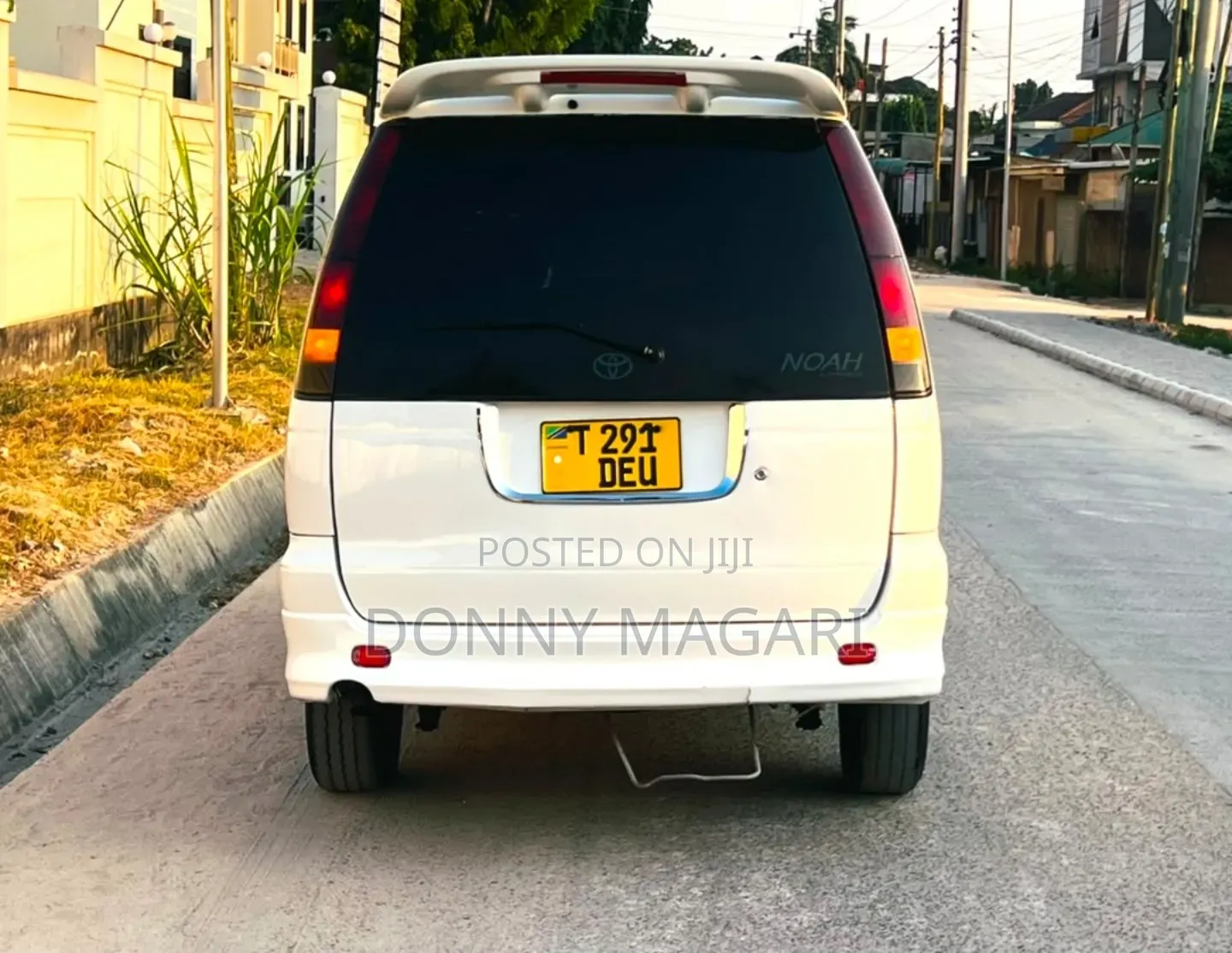 Toyota Noah 2001 White