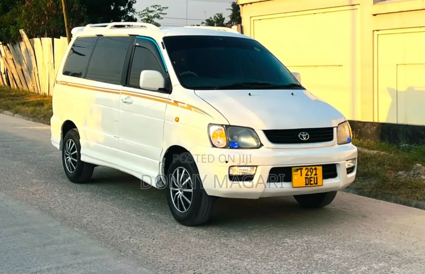 Toyota Noah 2001 White