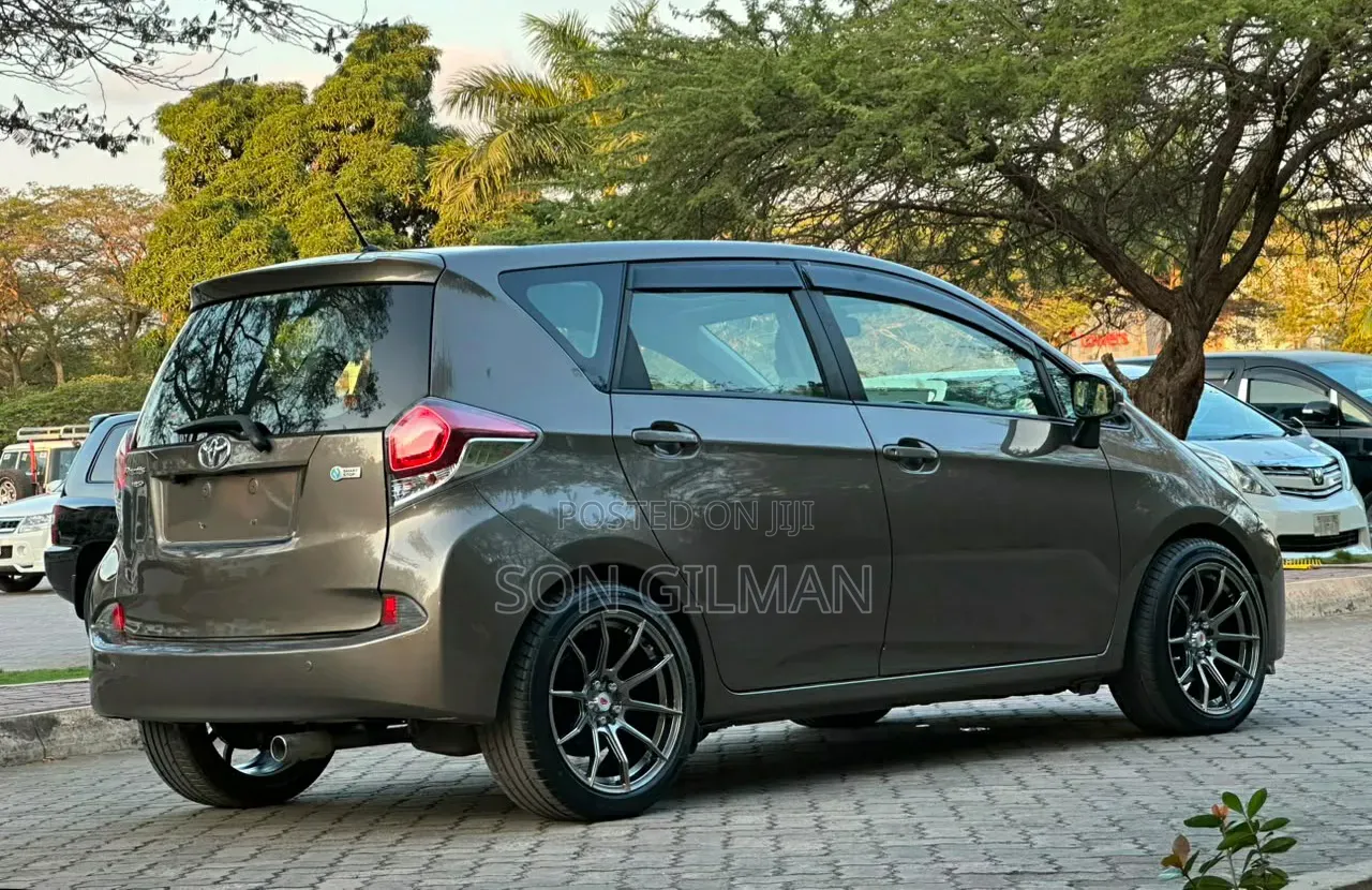 Toyota Ractis 2015 Gray