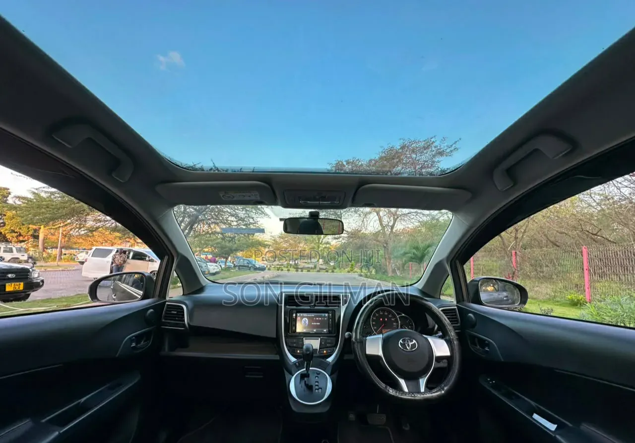 Toyota Ractis 2015 Gray