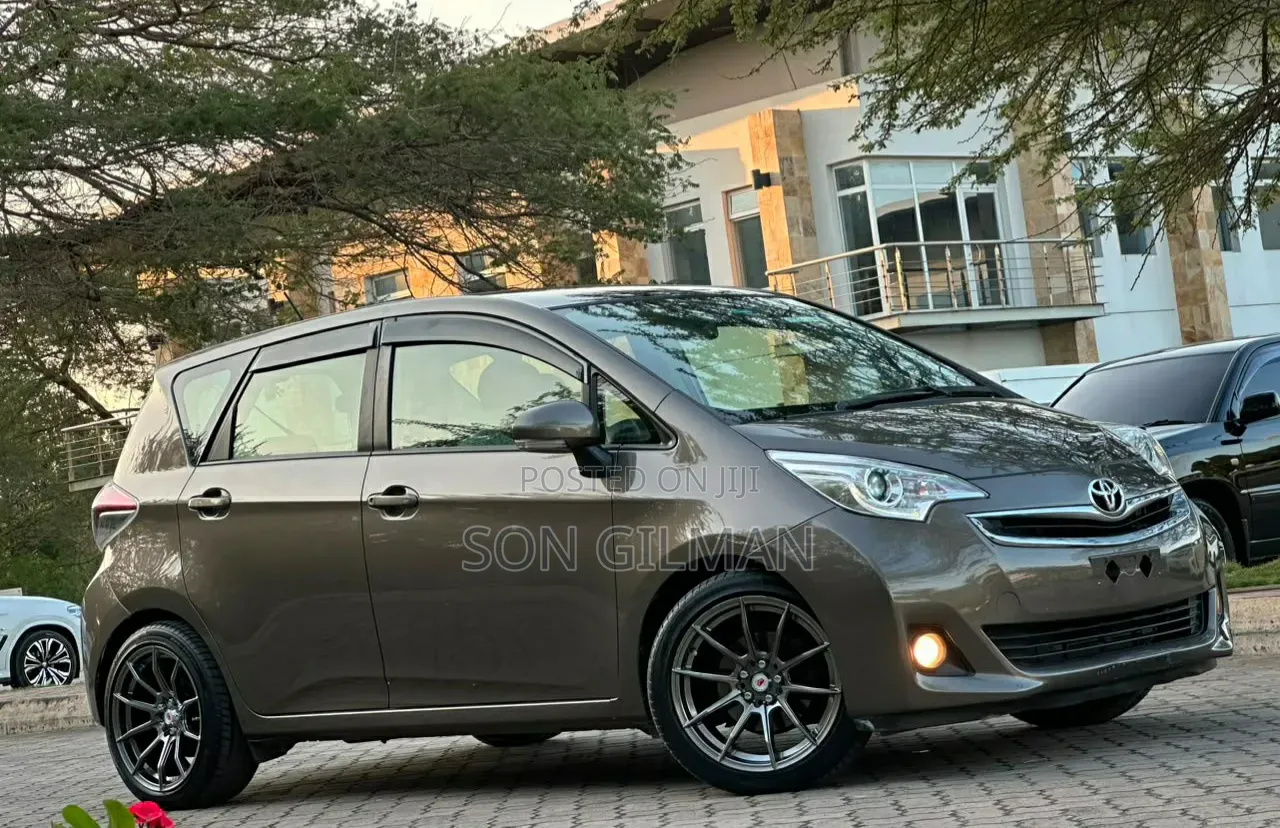 Toyota Ractis 2015 Gray