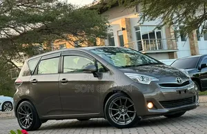 Toyota Ractis 2015 Gray