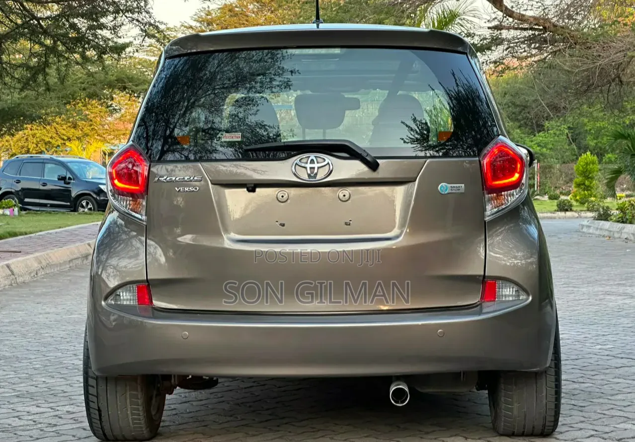 Toyota Ractis 2015 Gray