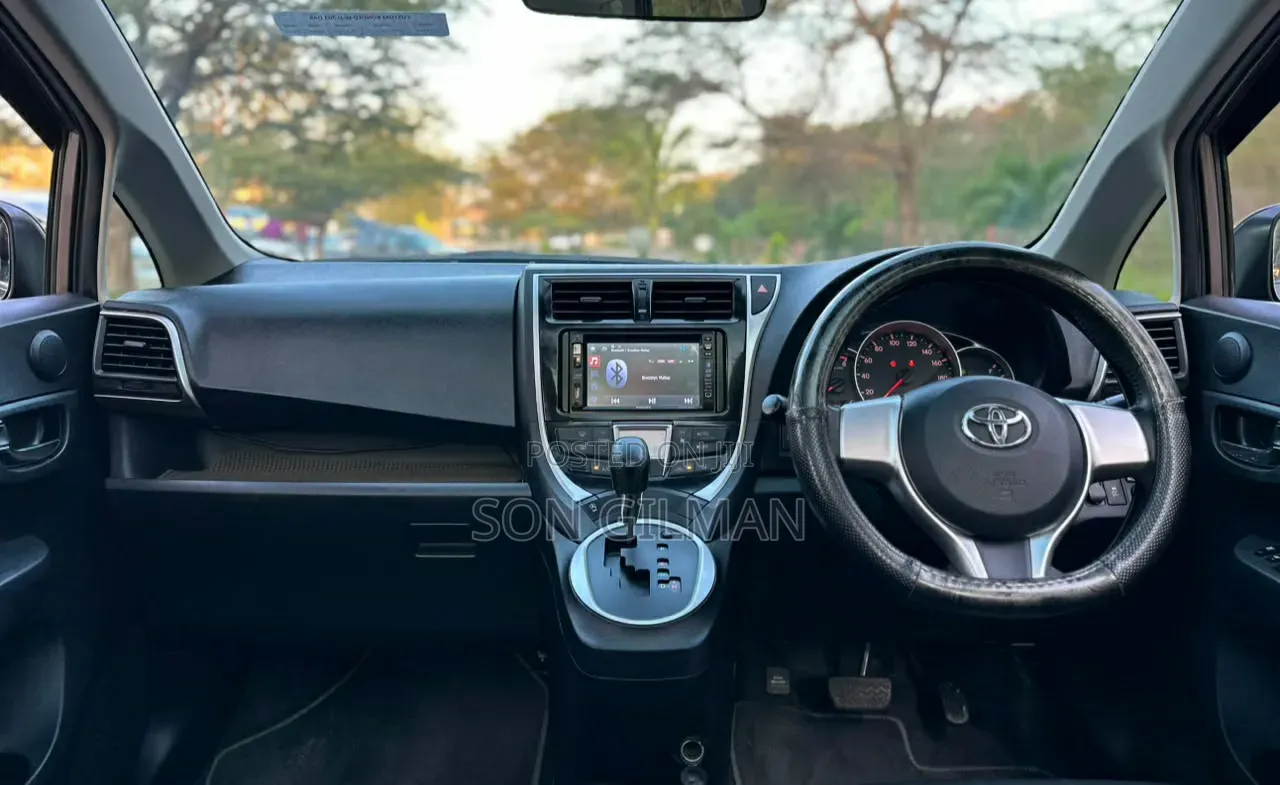Toyota Ractis 2015 Gray