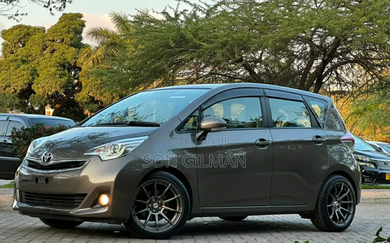 Toyota Ractis 2015 Gray