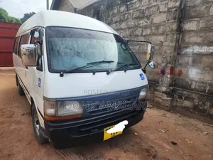 Toyota HiAce 2005 White