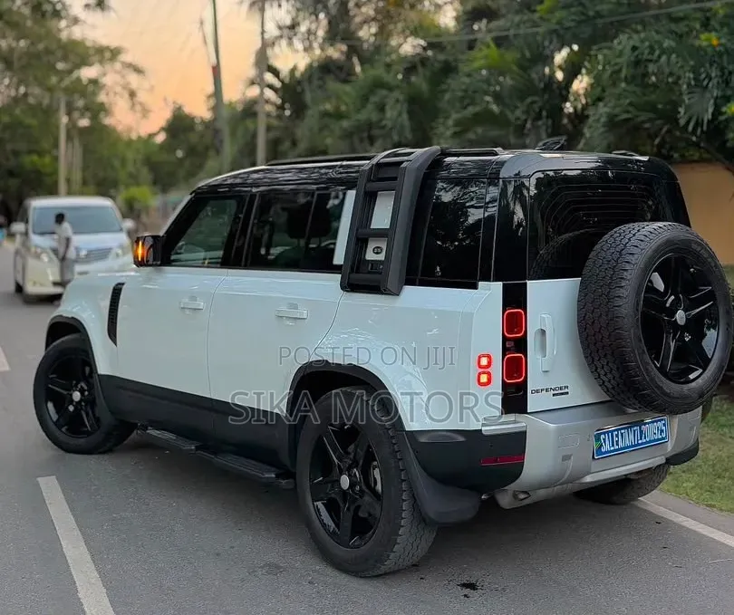 Land Rover Defender 2021 White