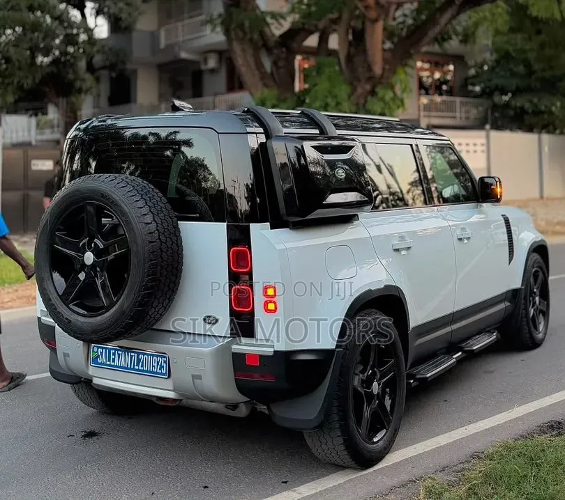 Land Rover Defender 2021 White