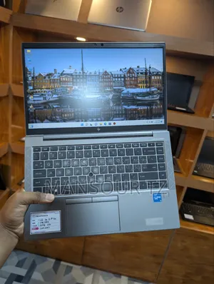 New Laptop HP ZBook Firefly G8 16GB Intel Core i5 SSD 512GB