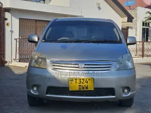 Toyota Raum 2005 Silver