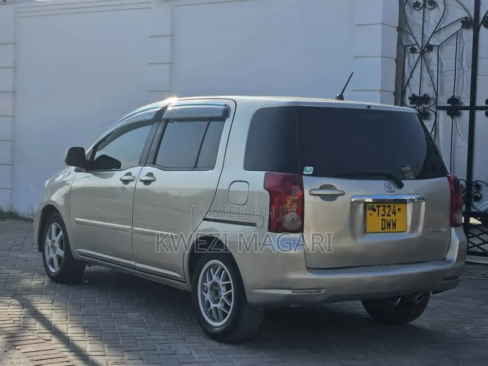 Toyota Raum 2005 Silver