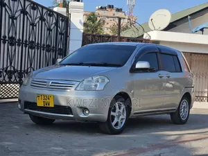 Toyota Raum 2005 Silver