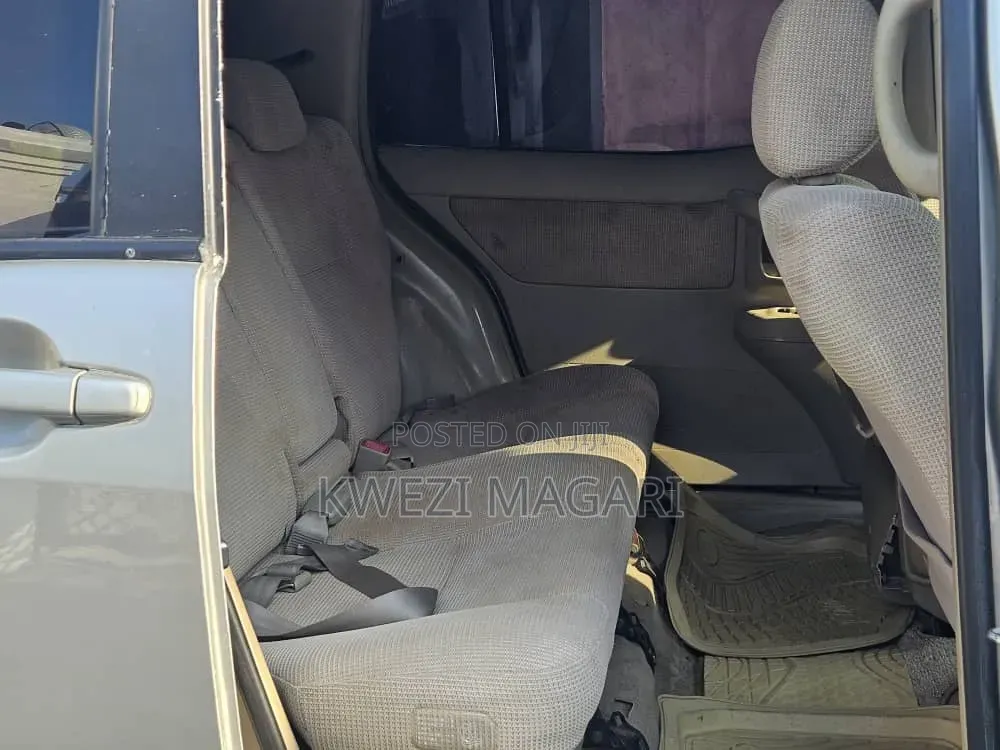 Toyota Raum 2005 Silver