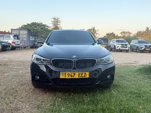 BMW 320i Sedan RWD 2015 Black