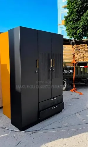 Kabati La Kisasa La Nguo Milango Mitatu Rangi Ni Multi Black