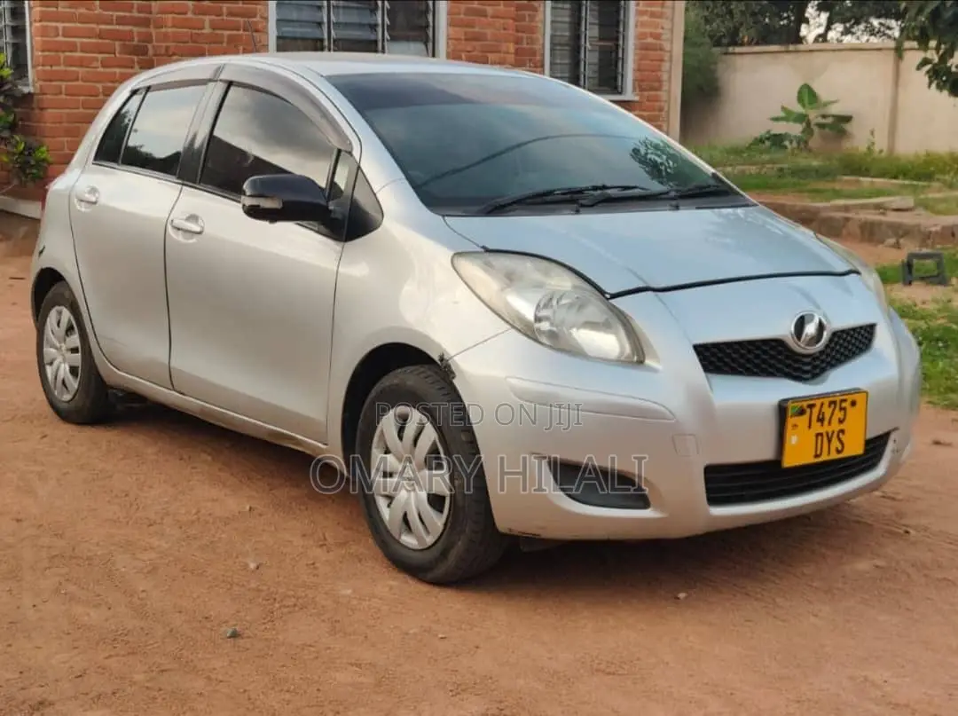 Toyota Vitz 2008 Silver