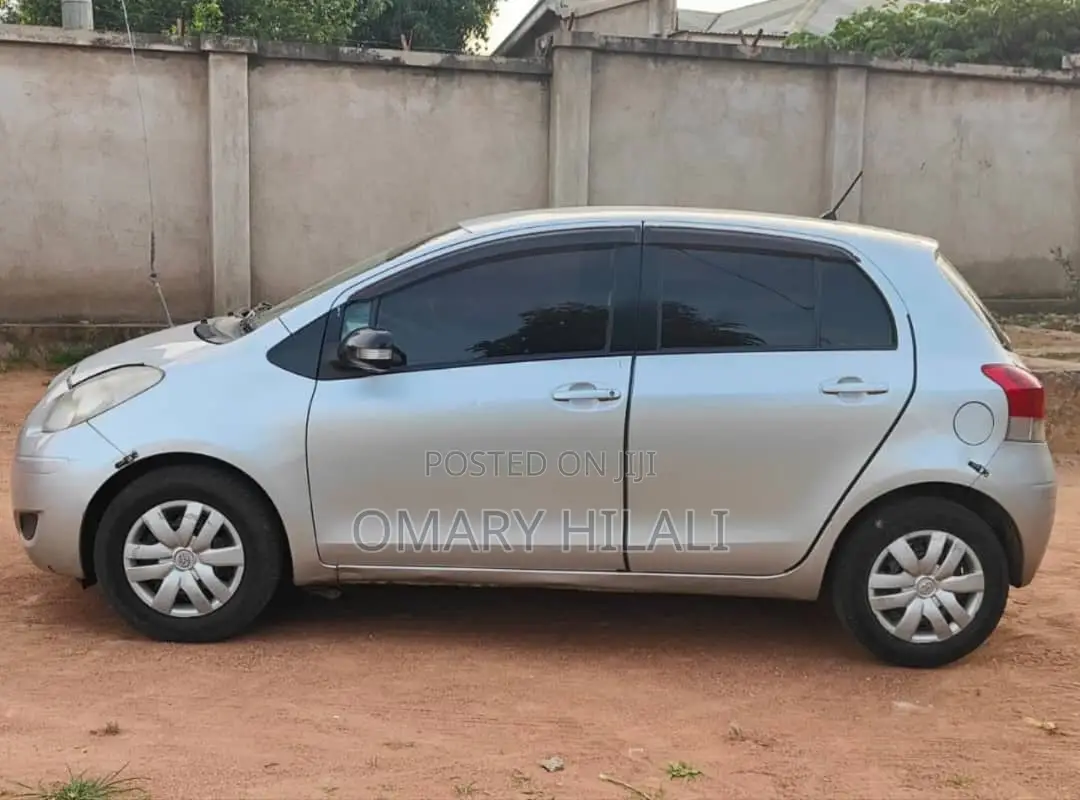Toyota Vitz 2008 Silver