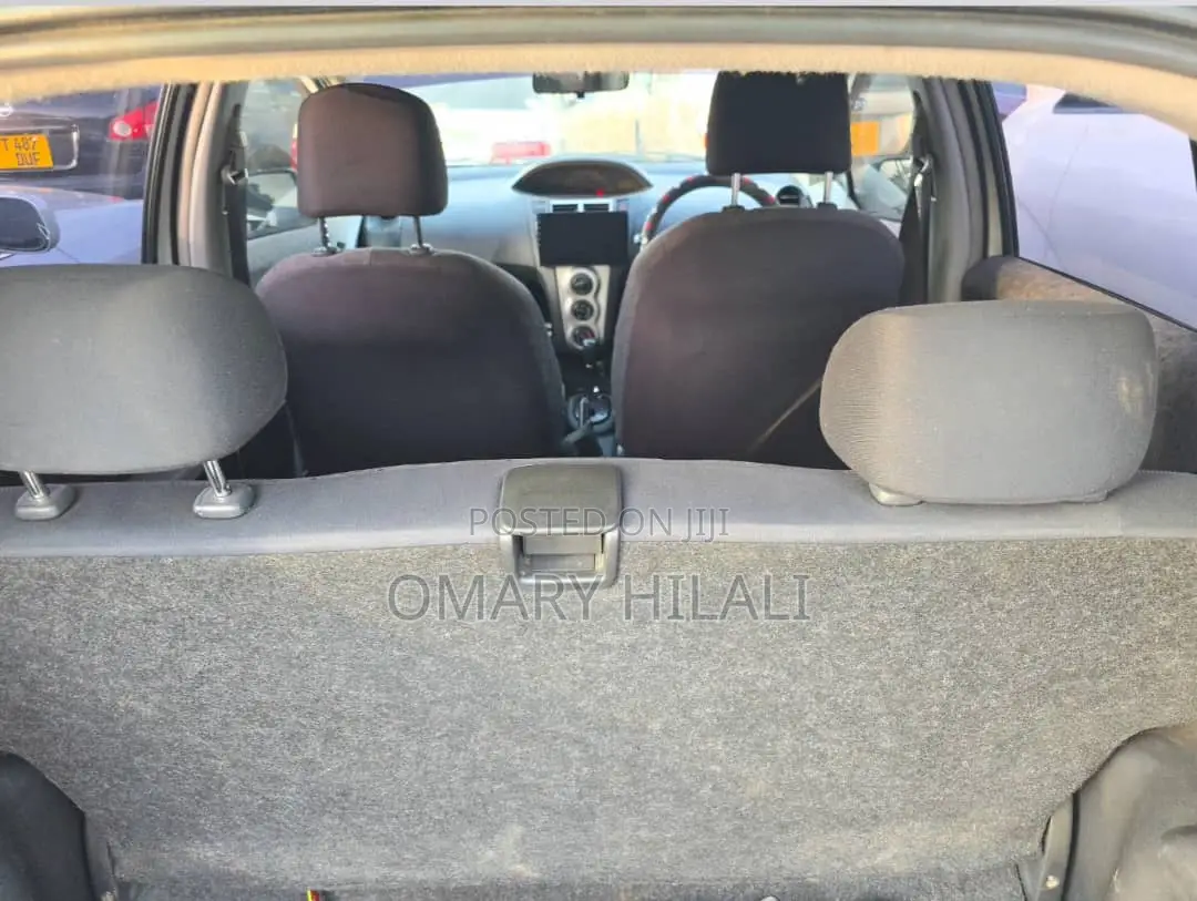 Toyota Vitz 2008 Silver