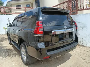 Toyota Land Cruiser Prado 2017 Black