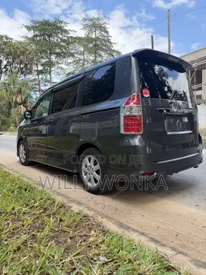 Toyota Noah 2.0 143hp AWD (7 Seater) 2008 Gray