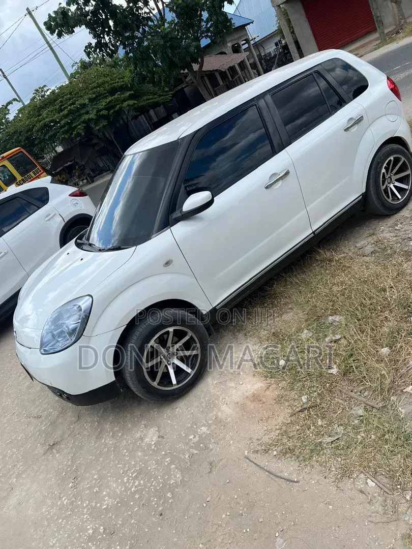 Mazda Verisa 2010 White
