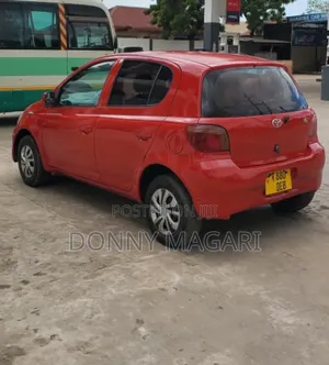 Toyota Vitz 2006 Red