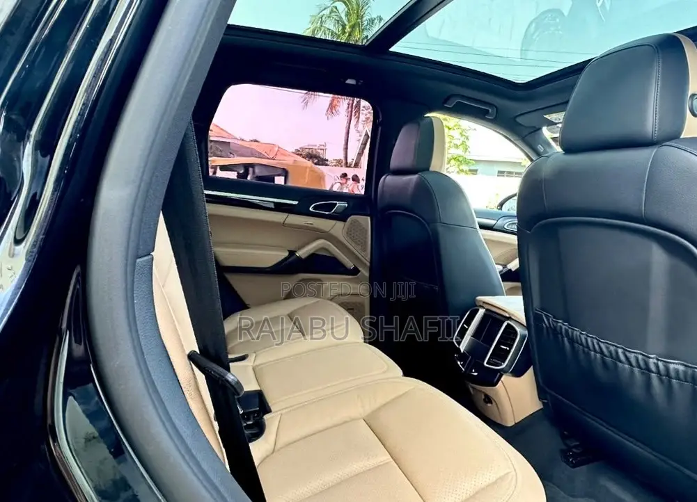 Porsche Cayenne Base AWD 2016 Black