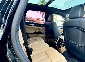 Porsche Cayenne Base AWD 2016 Black