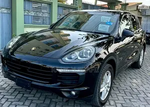 Porsche Cayenne Base AWD 2016 Black